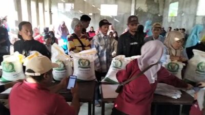 602 KPM di Desa Panyindangan Terima Bansos Beras dari Bapanas