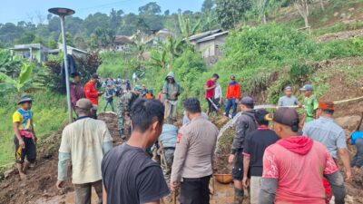 Rumah Hanyut, Harapan Terbawa Arus, Banjir Bandang Hantam Kampung Lebak Bulus