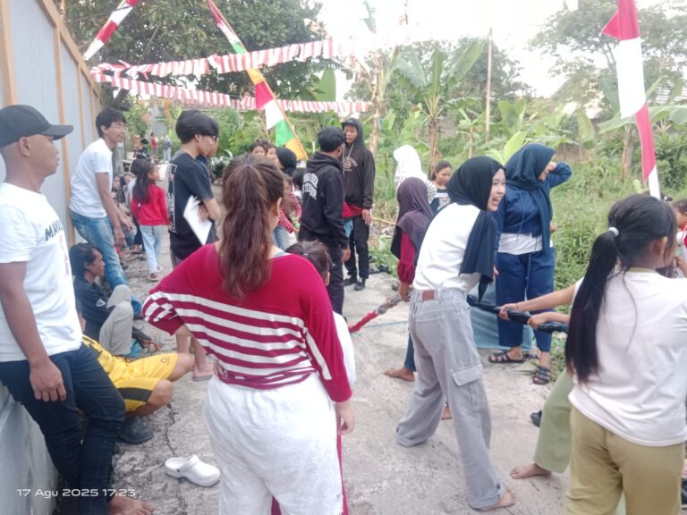 Kerupuk Jatuh, Sarung Melorot, Warga KAMURA Tetap Kompak Rayakan HUT RI ke-80