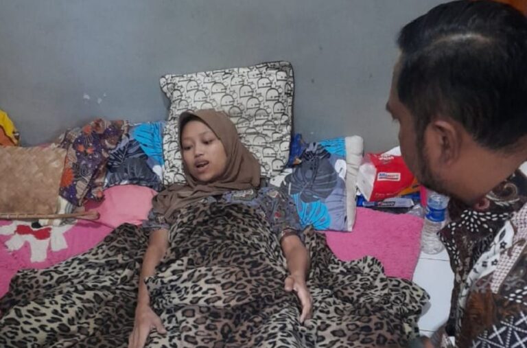 Sakit Selama Lima Bulan, Puskesmas Cibaregbeg Akhirnya Evakuasi Yuni ke Rumah Sakit