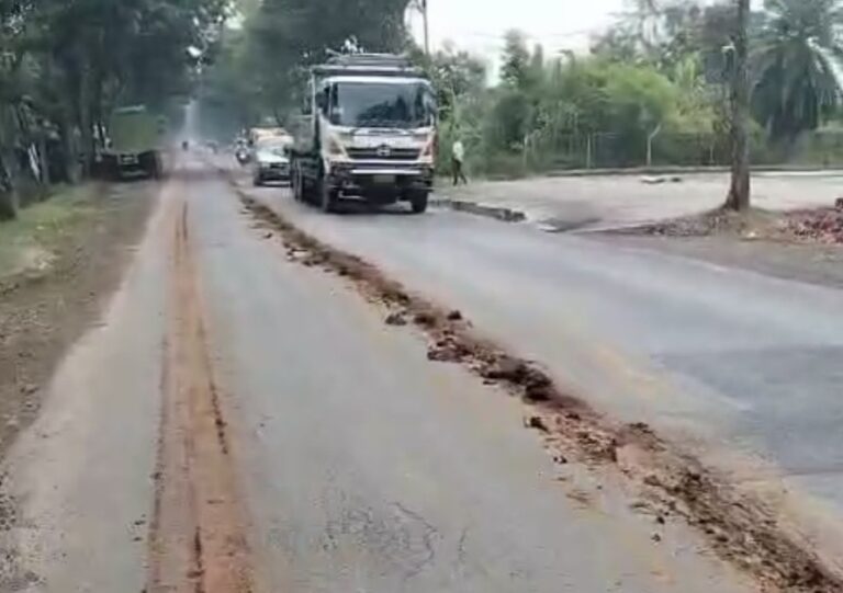 Tanah Merah Pembangunan Proyek Ban Bekas Kotori Jalan Baru Cianjur-Jonggol