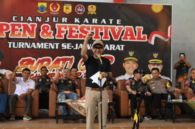1.205 Atlet Ramaikan Turnamen Karate Bupati Cup 2025 di Cianjur