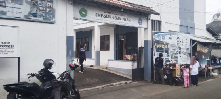 Perut Keroncongan, Dapur MBG Malah Tumbang