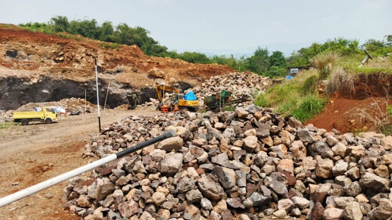 Mabes Polri Razia Galian C, Puluhan Truk Pasir Kabur