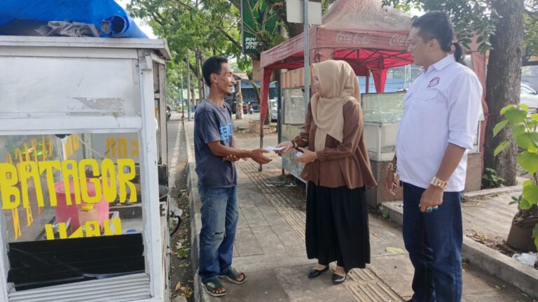 Pedagang Batagor yang Uangnya Raib Saat Demo Akhirnya Dapat Bantuan Bidan Hani