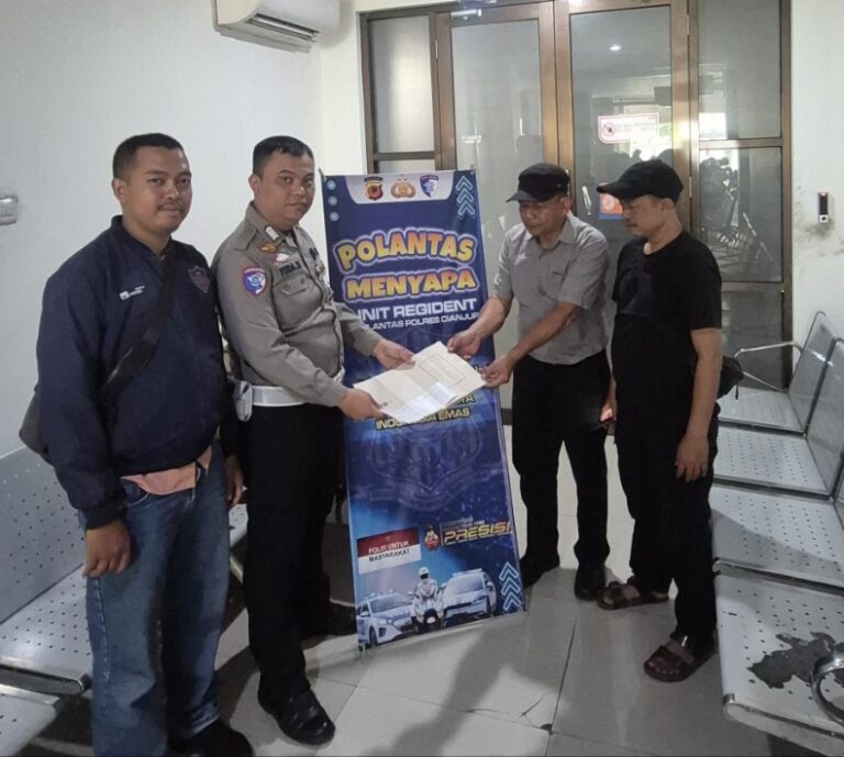 Satlantas Polres Cianjur Gelar Polantas Menyapa di Samsat, Edukasi Wajib Pajak dan Tertib Lalu Lintas