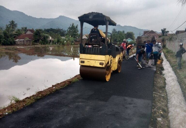 Pemdes Sukataris Genjot Pembangunan Jalan Hotmix, Perkuat Akses Ekonomi Warga