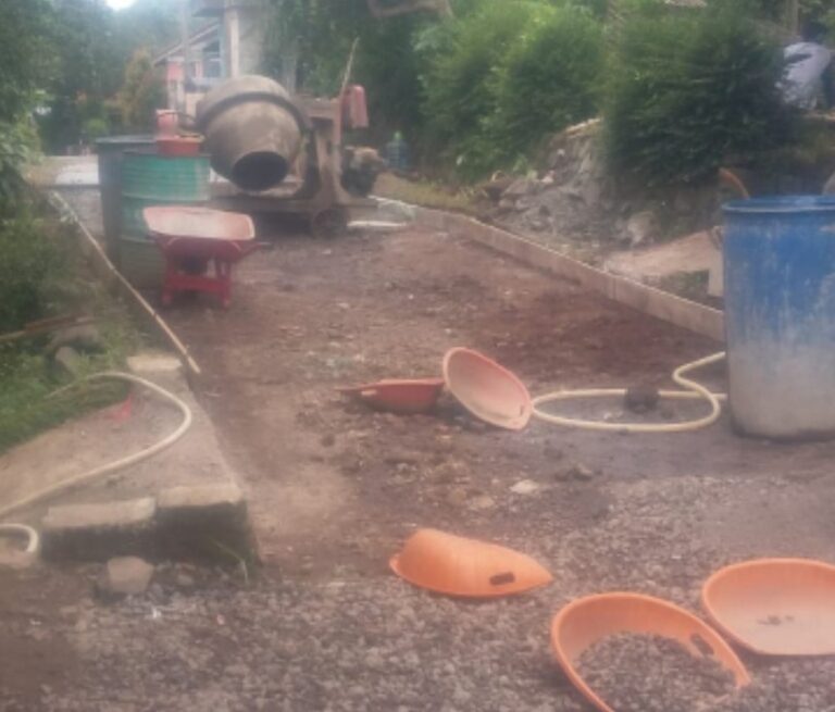 Warga Pertanyakan Kualitas Pengecoran Jalan di Desa Mulyasari