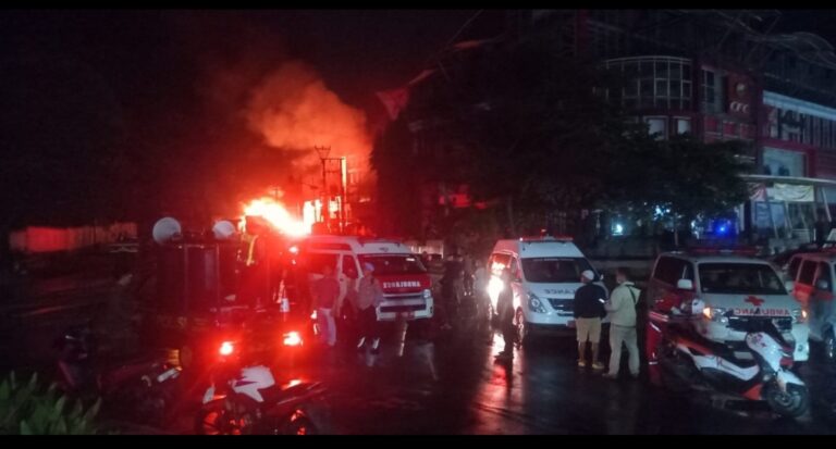 Mobil Tangki BBM Terbakar dan Meladak Di Pasirhayam, Satu Orang Terluka