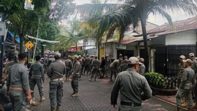 Satpol PP Bongkar Lapak PKL di Bomero Citywalk, Pedagang Bertahan dan Protes