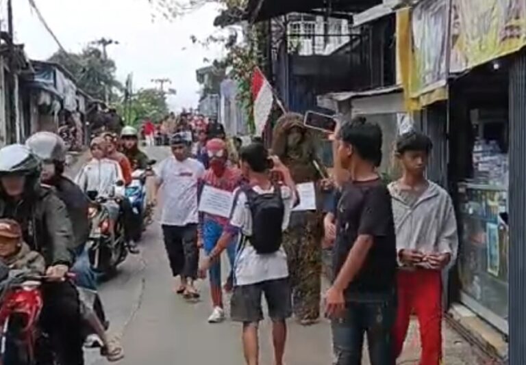 Orang Tua Murid SDN Nyalindung 1 Gelar Aksi Jalan Kaki ke Rumah Gubernur Jabar Tuntut Penuntasan Kasus PIP