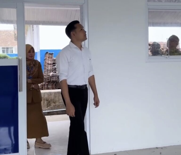 Bupati Cianjur Tinjau Rehabilitasi Bangunan SMPN 2 Sukaluyu