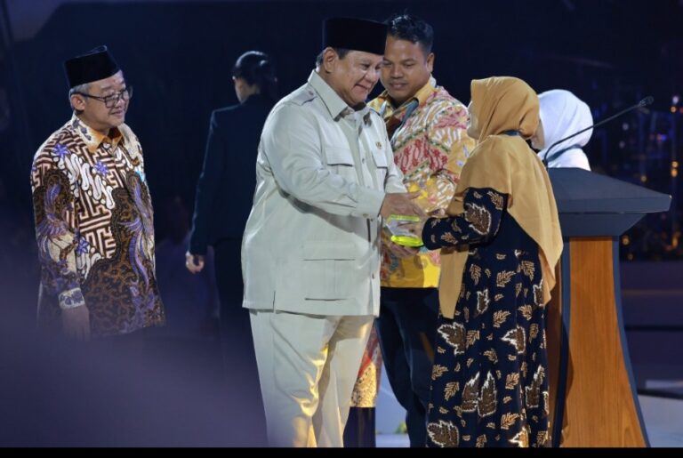 Peringatan Hari Guru Nasional (HGN), Presiden Prabowo Bentuk Satgas Darurat Jembatan untuk Siswa Pelosok