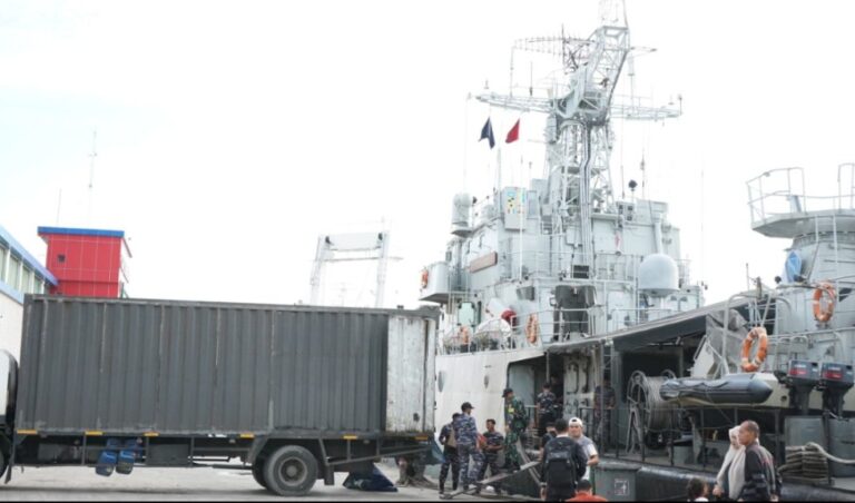 TNI AL Kerahkan Armada Skala Besar dan Tim Medis untuk Bantu Korban Bencana Sumatera