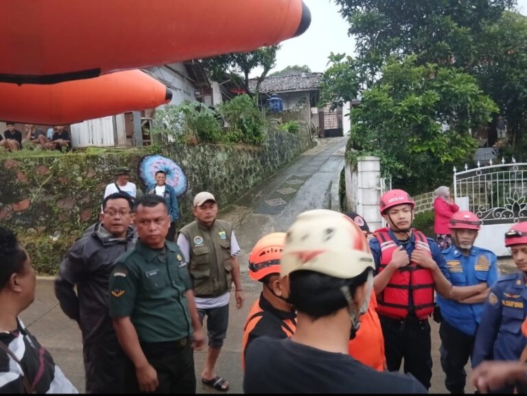 Pencarian Anak Hanyut di Sungai Cikundul Dilanjutkan Besok Pagi