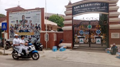 Kacadin dan Wakasek SMKN 1 Pacet “Kunci Pintu” dari Wartawan, Pelantikan PPPK Mendadak Jadi Acara Rahasia Negara