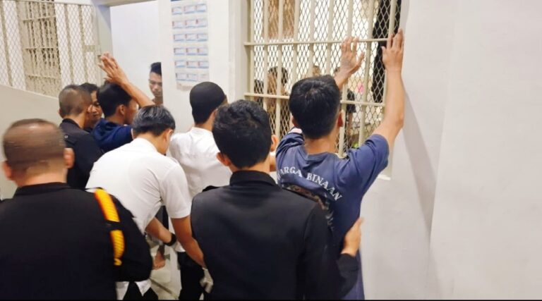 Jelang Natal dan Tahun Baru, Lapas Cianjur Tingkatkan Keamanan Lewat Razia Blok Hunian