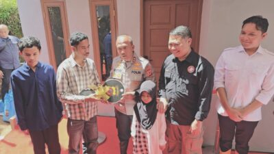 Kunci Rumah Baru, Harapan Baru untuk Tiga Anak Yatim Piatu di Cianjur