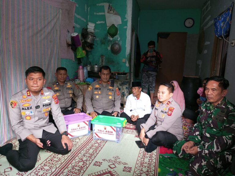 Dua Labu Siam untuk Ibu, Nyawa Melayang, Kapolres Cianjur Peluk Duka Nenek Ining