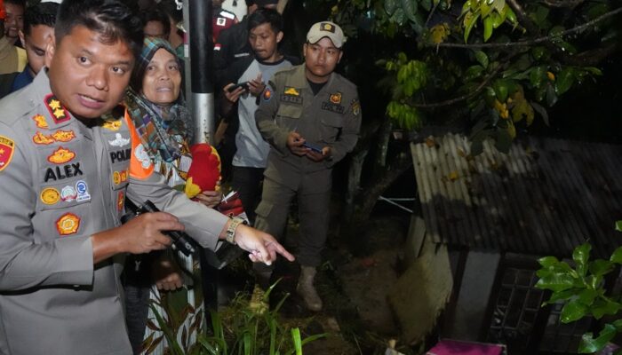 Di Tengah Banjir Jamali, Tangan-Tangan Peduli Hadir Menguatkan Hati Warga