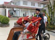 Prabowo Salurkan 120 Becak Listrik untuk Pengemudi Becak di Cianjur
