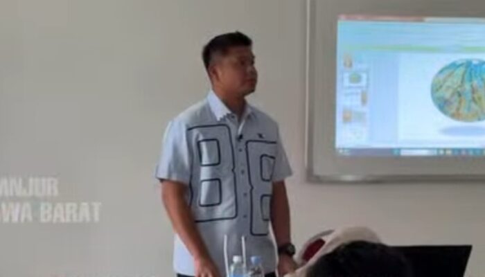 Kapolres Cianjur Jadi Pengajar Sosiologi Hukum di Magister Hukum UNSUR
